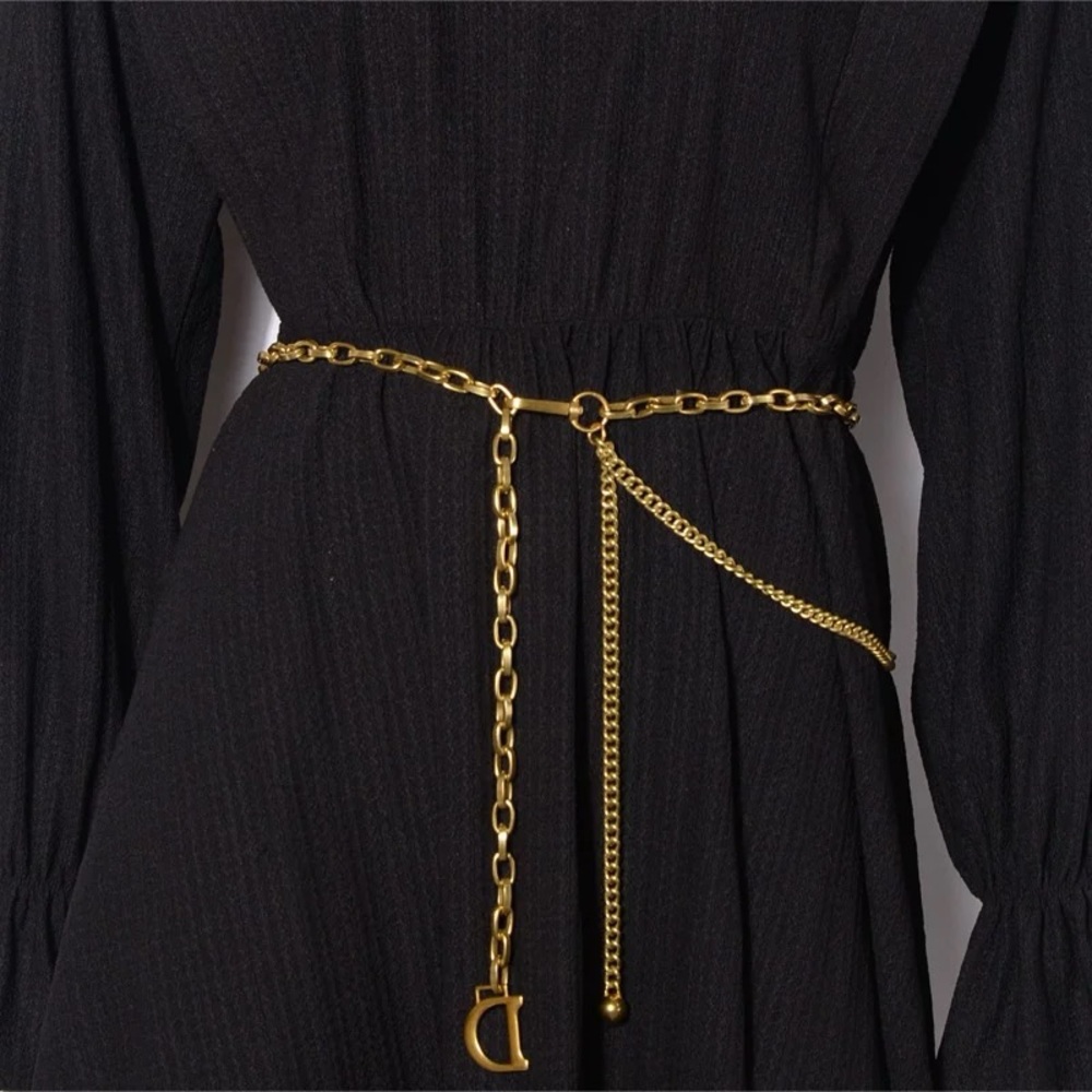 VINTAGE DESIGNER CHAIN BELT